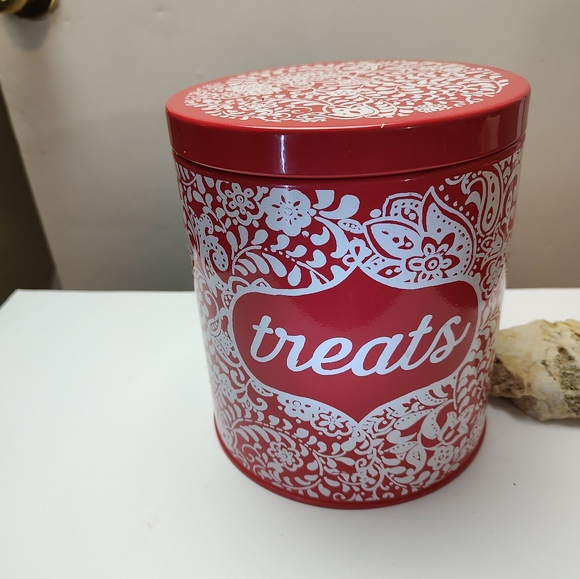 The Pioneer Woman flea market treat canister red and white tin canister - Picture 6 of 11